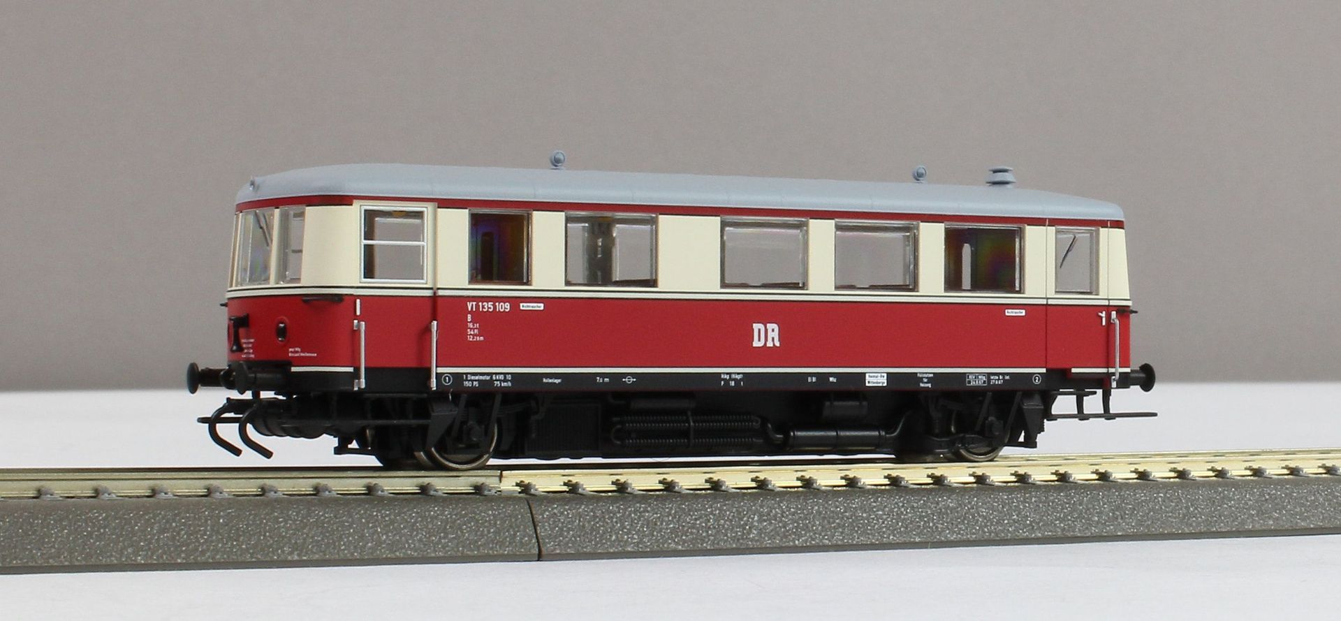 Kres 13502 - Triebwagen VT 135 109 DR Ep.III TT 1:120